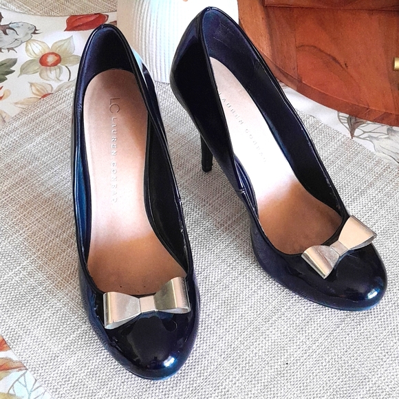 LC Lauren Conrad Shoes - LC Black Shiny Pumps with Gold Bow 9M